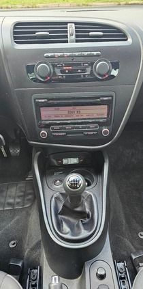 Seat Leon cena 18900 przebieg: 185350, rok produkcji 2011 z Poręba małe 352
